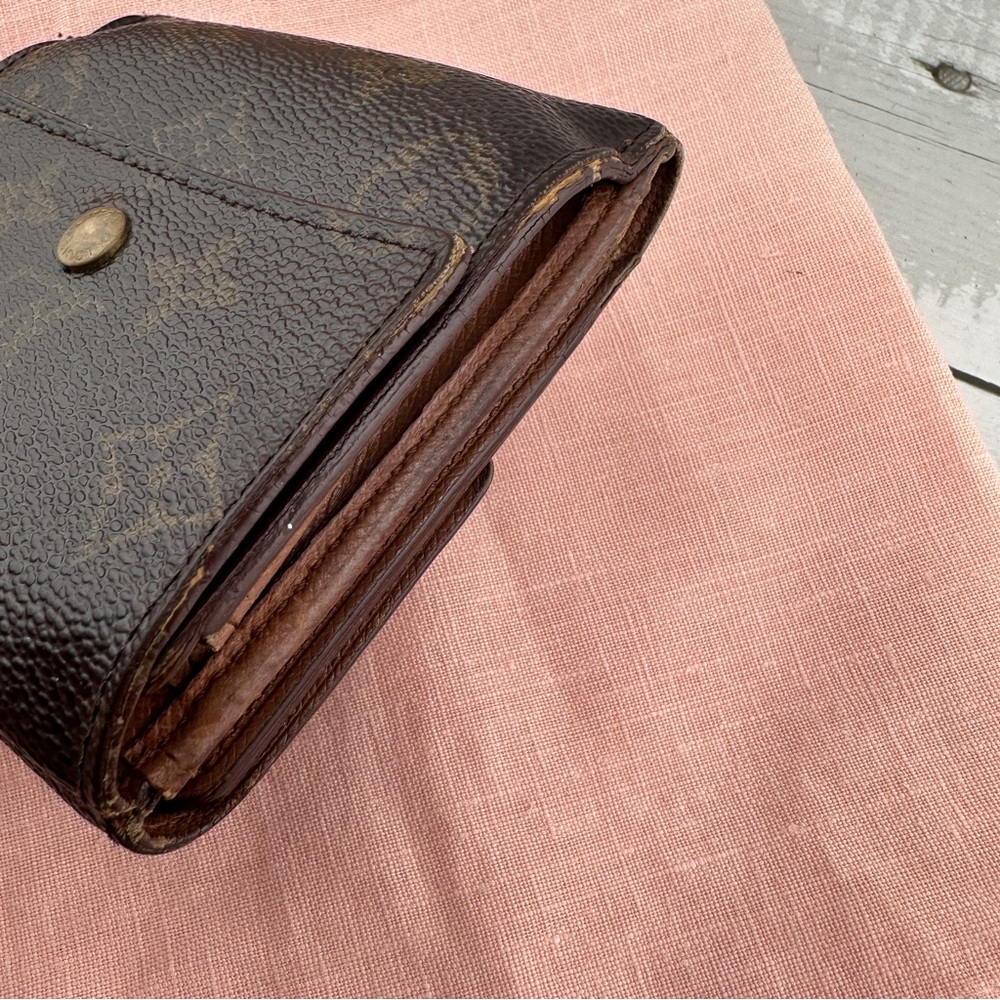 AUTHENTIC Louis Vuitton vintage Monogram Elise canvas wallet. - Picture 3 of 14
